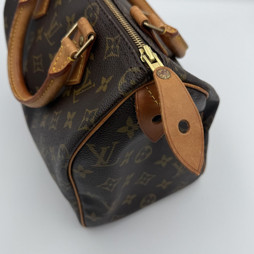 Louis Vuitton Monogram Speedy 25 Handbag