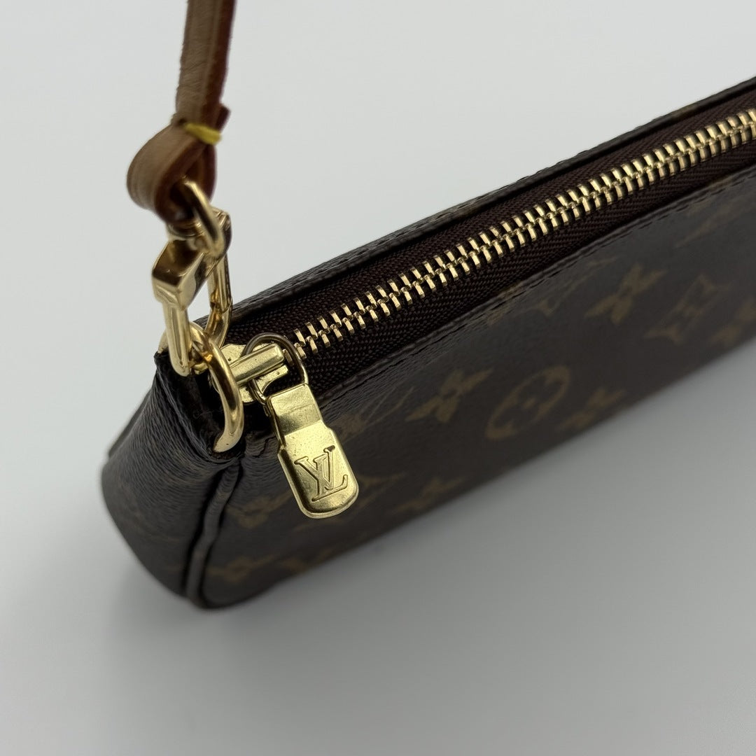 2007 Louis Vuitton Monogram Pochette Accessories Shoulder Bag