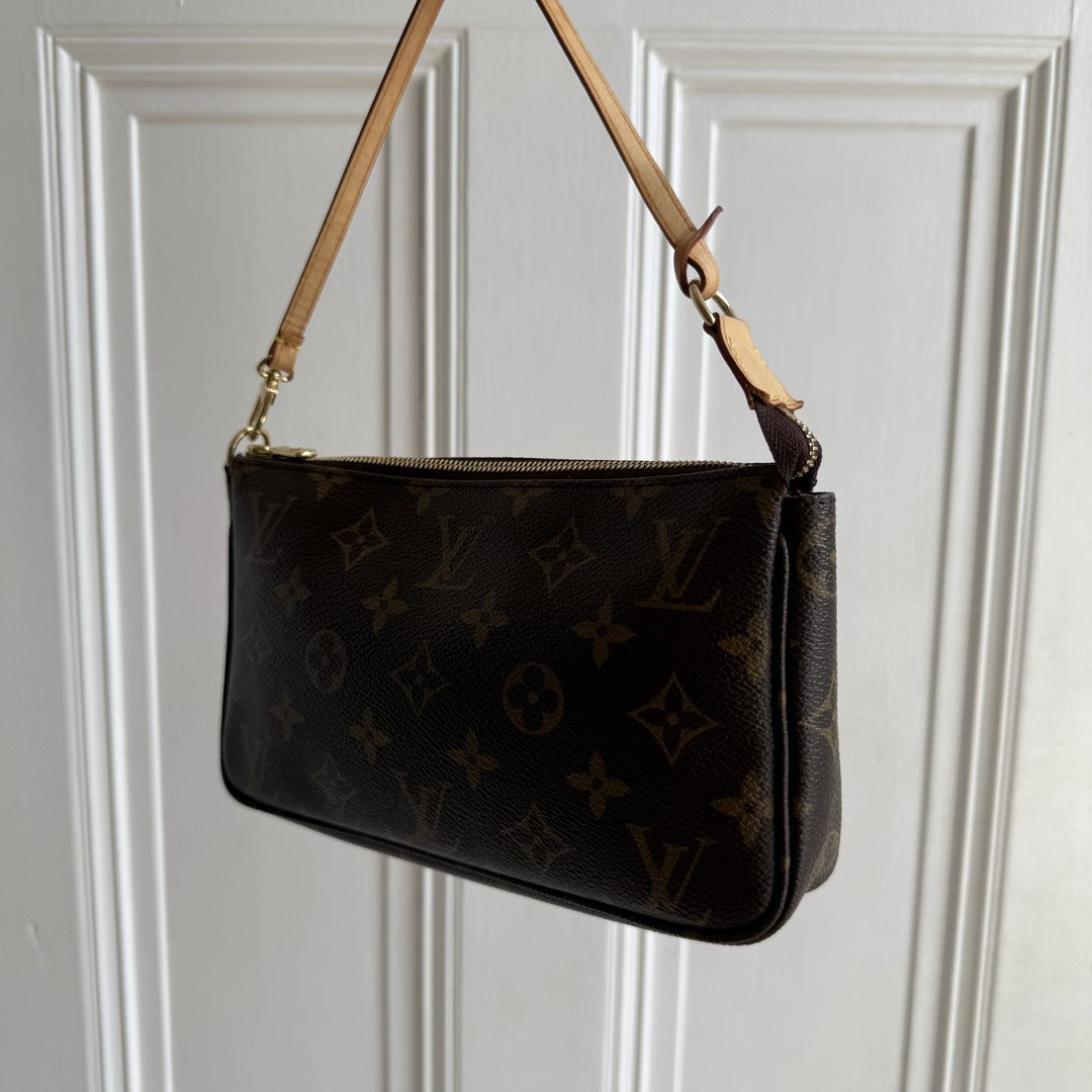 2007 Louis Vuitton Monogram Pochette Accessories Shoulder Bag