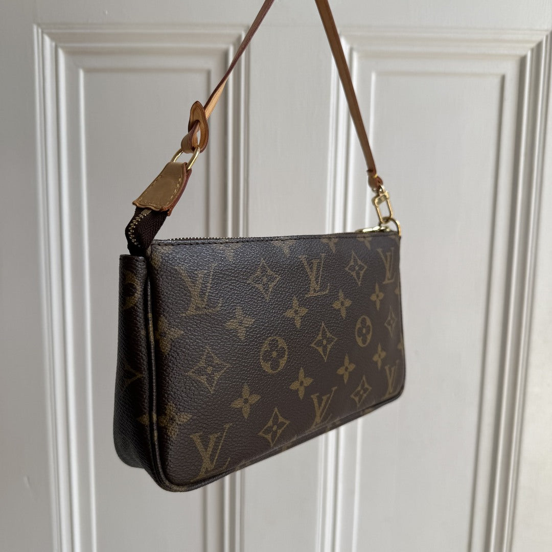 2007 Louis Vuitton Monogram Pochette Accessories Shoulder Bag