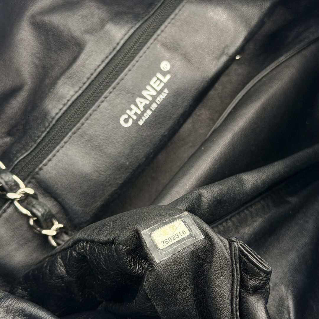 2002 Chanel Caviar Diamond Stitch Silver Chain Black Shoulder Bag