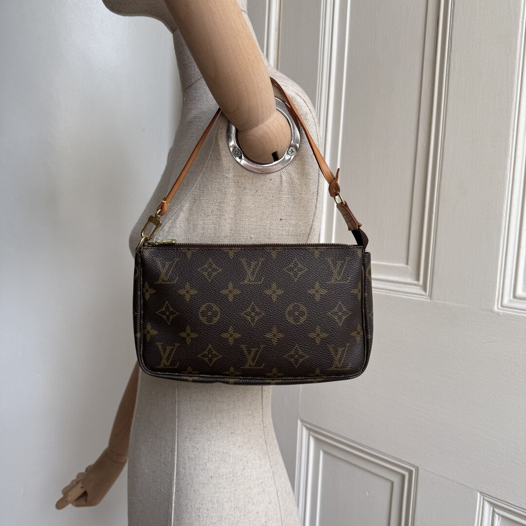 2001 Louis Vuitton Monogram Pochette Accessories Shoulder Bag