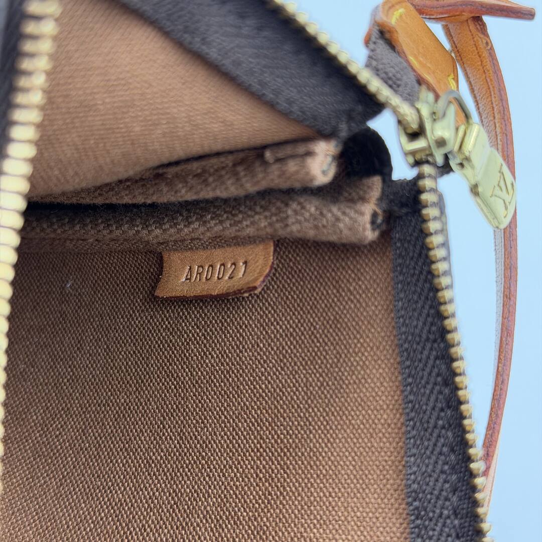 2001 Louis Vuitton Monogram Pochette Accessories Shoulder Bag