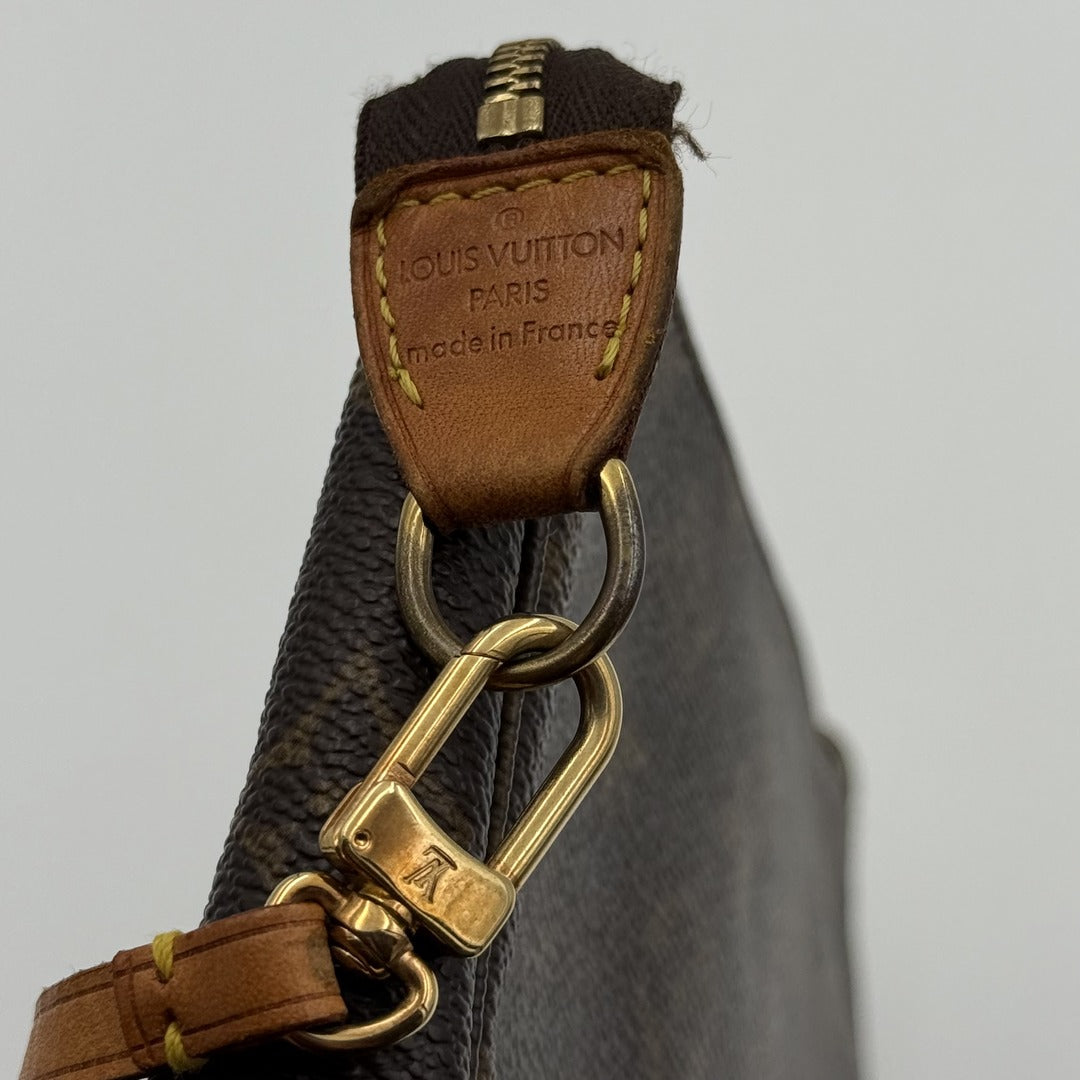 2001 Louis Vuitton Monogram Pochette Accessories Shoulder Bag
