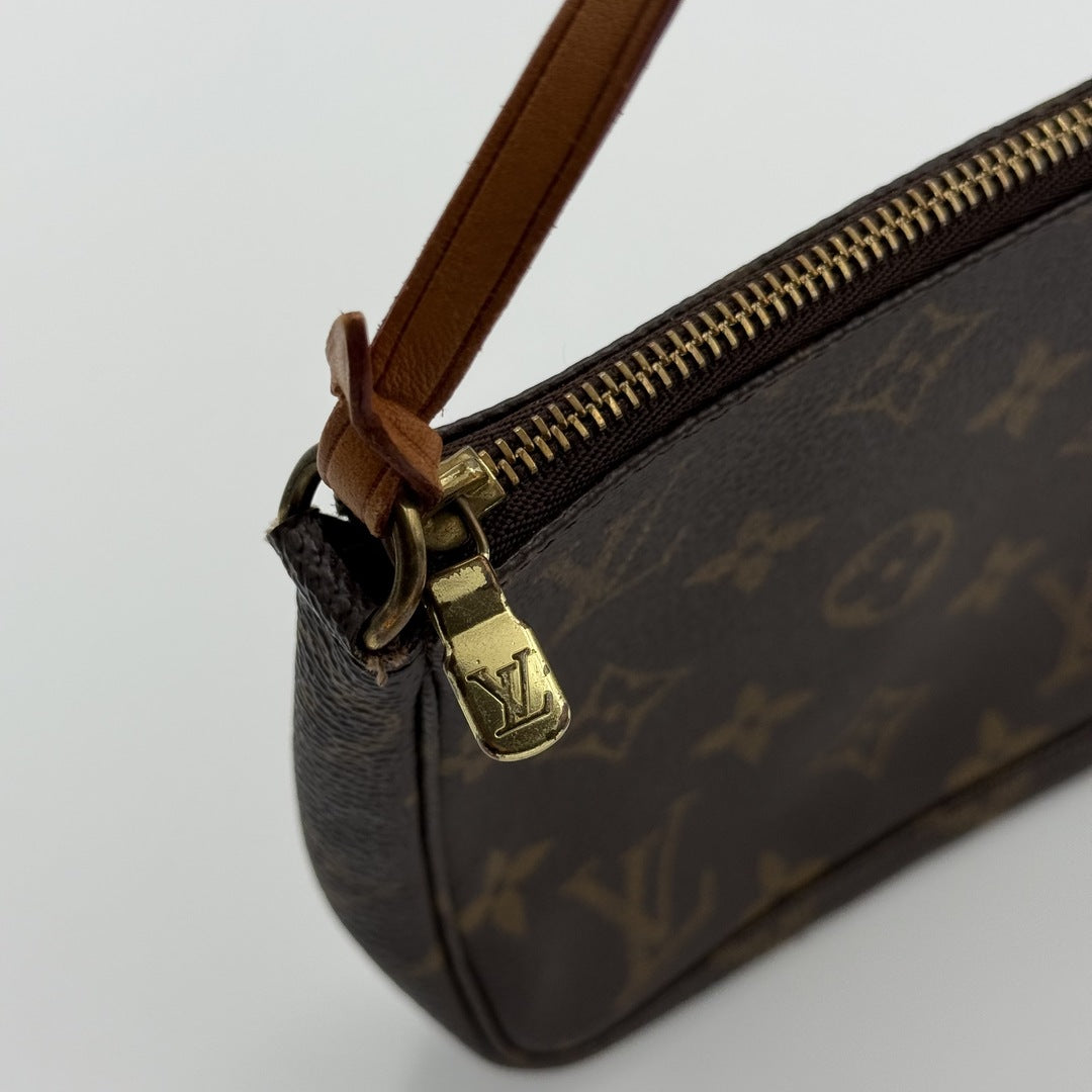 2001 Louis Vuitton Monogram Pochette Accessories Shoulder Bag