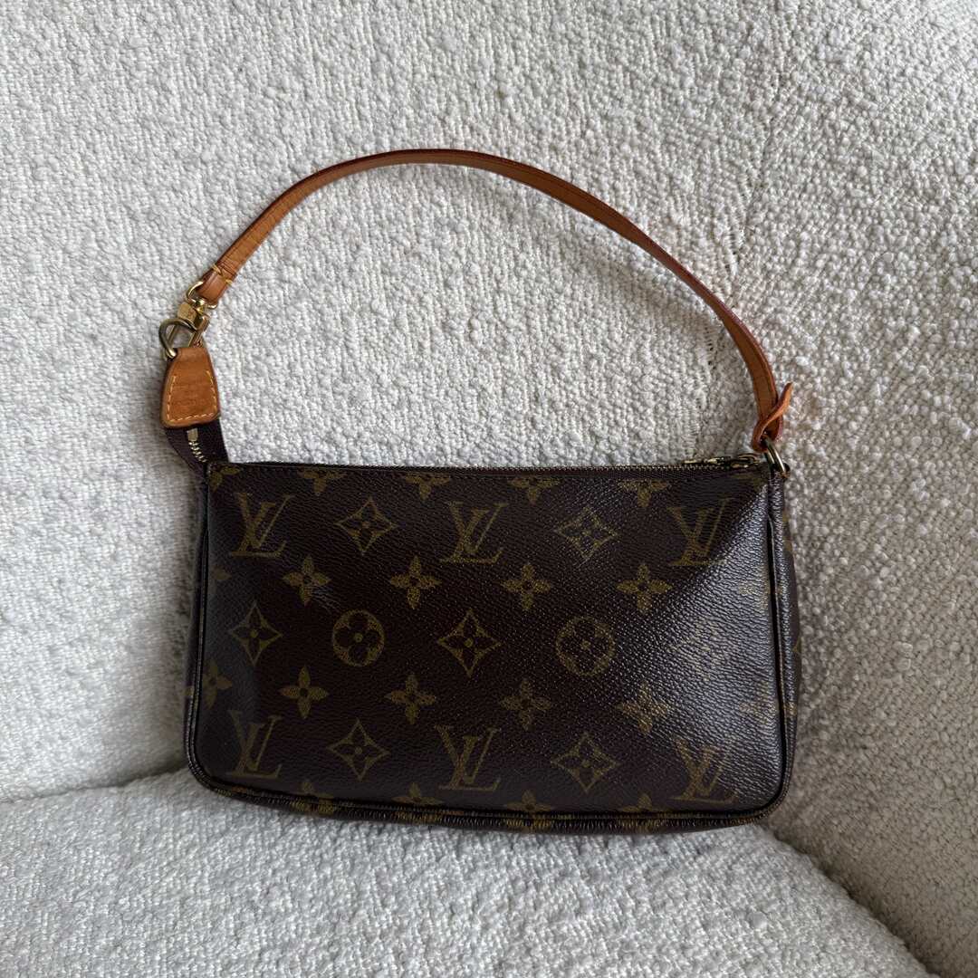 2001 Louis Vuitton Monogram Pochette Accessories Shoulder Bag