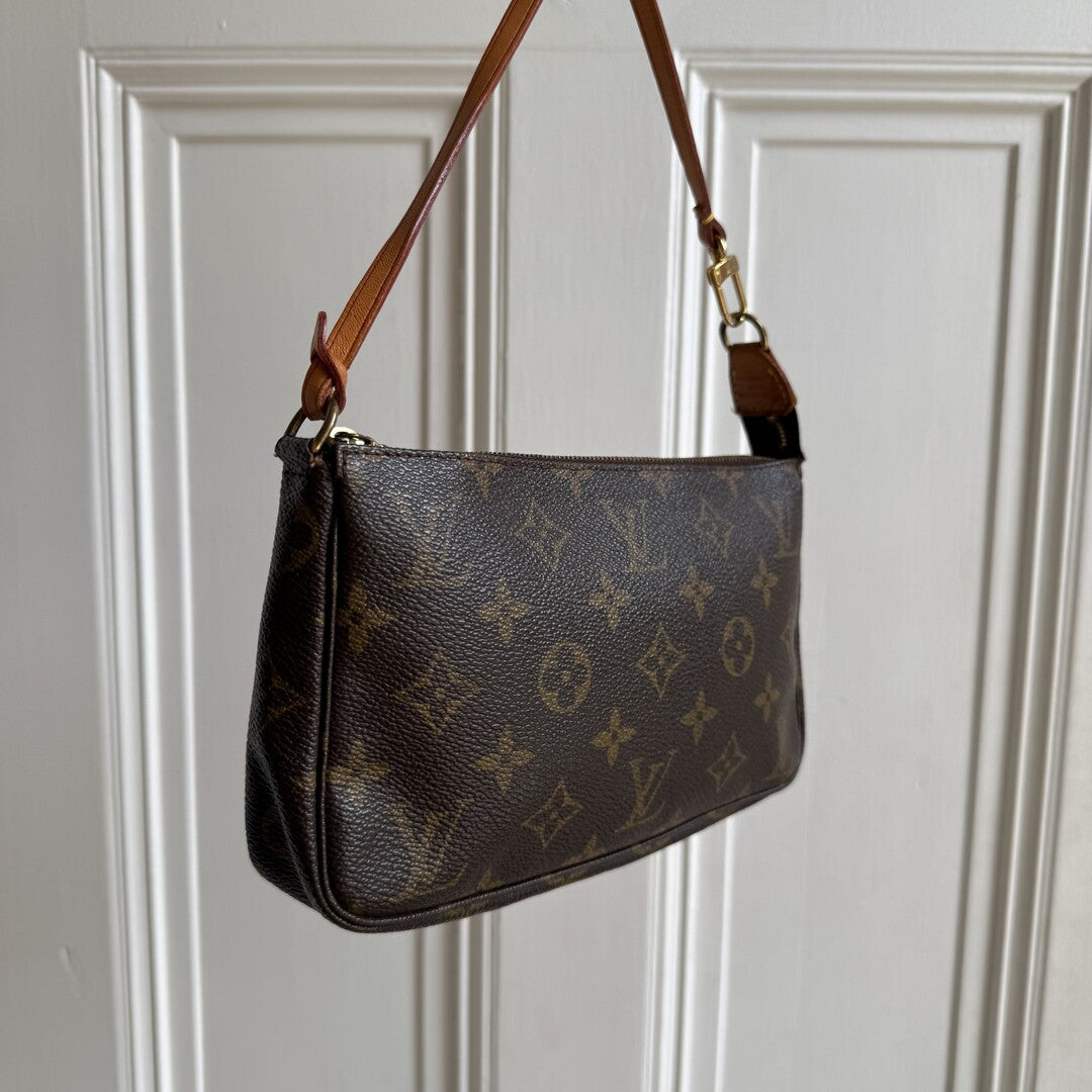 2001 Louis Vuitton Monogram Pochette Accessories Shoulder Bag