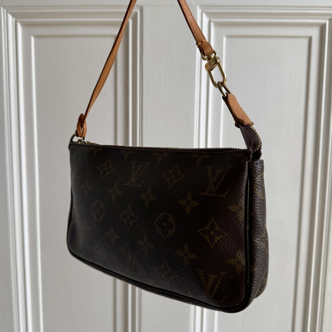 2001 Louis Vuitton Monogram Pochette Accessories Shoulder Bag
