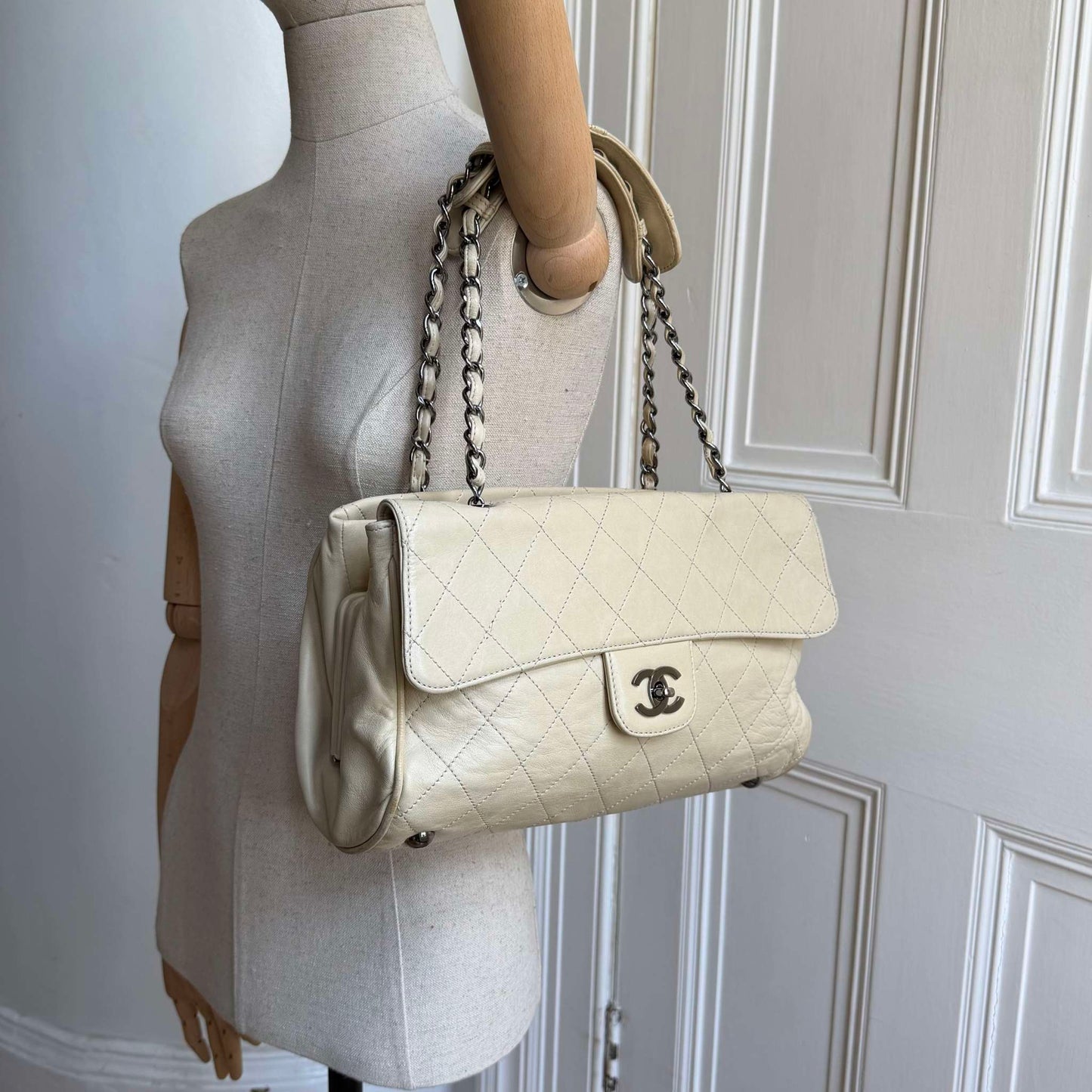 2008 Chanel CC Ritz Flap Cream Leather Shoulder Bag