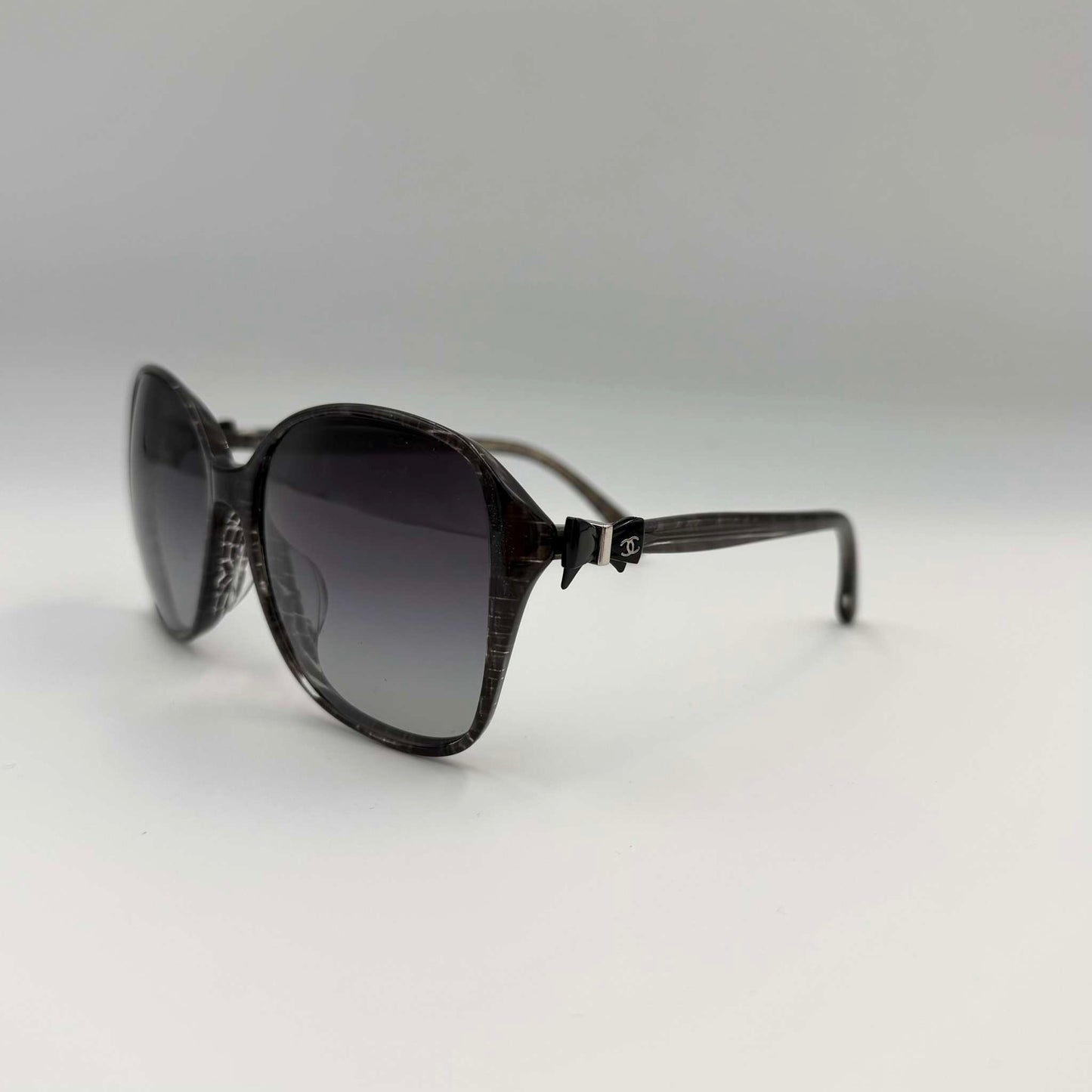 Chanel CC Coco RibbonOversized Sunglasses
