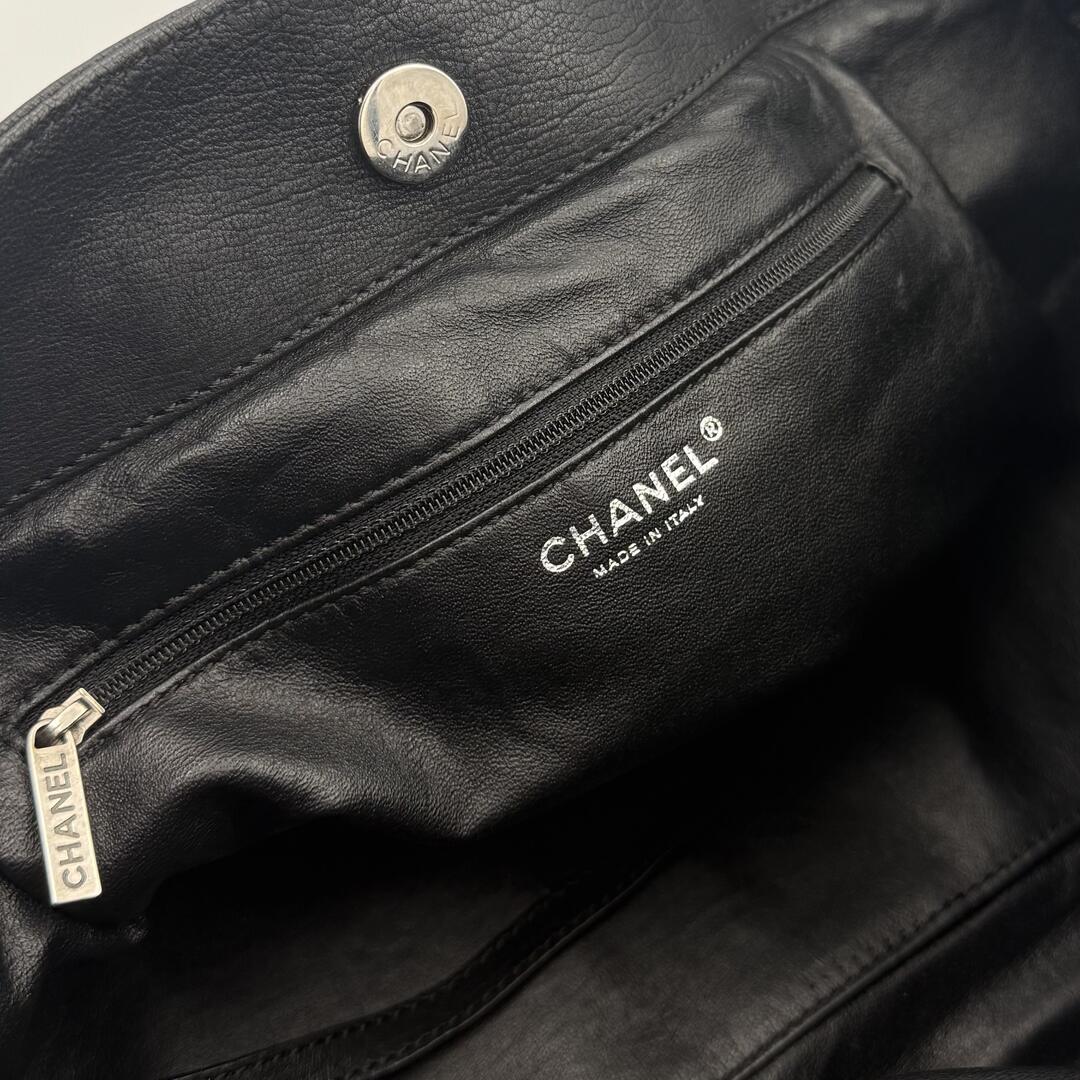 2005 Chanel Leather Luxe Ligne Bowler Tote Bag