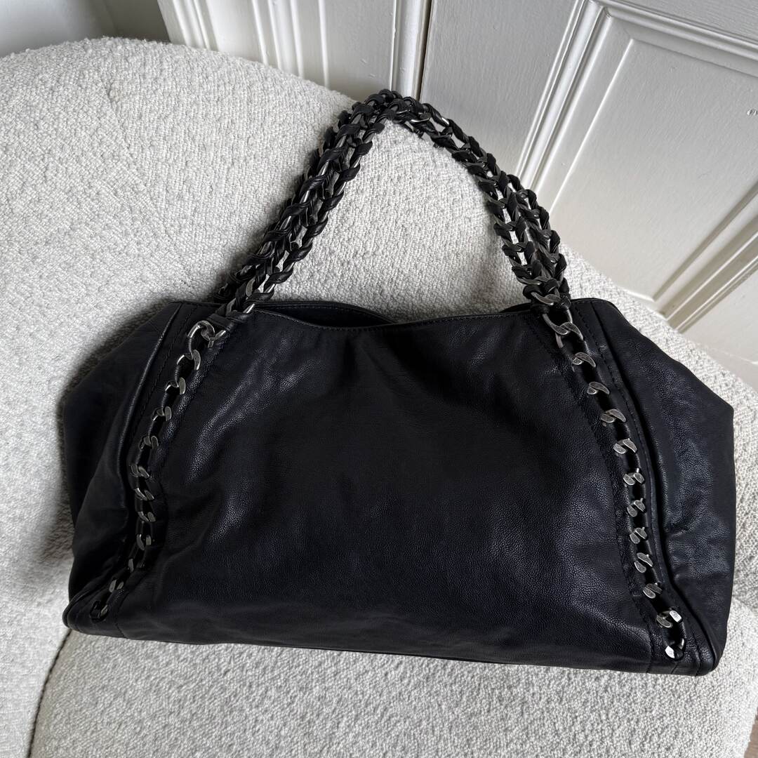 2005 Chanel Leather Luxe Ligne Bowler Tote Bag