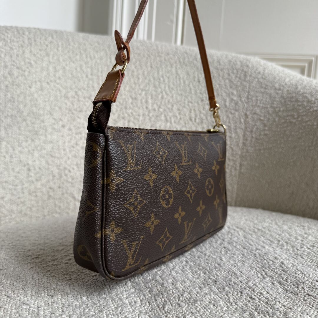 2003 Louis Vuitton Monogram Pochette Accessories Shoulder Bag