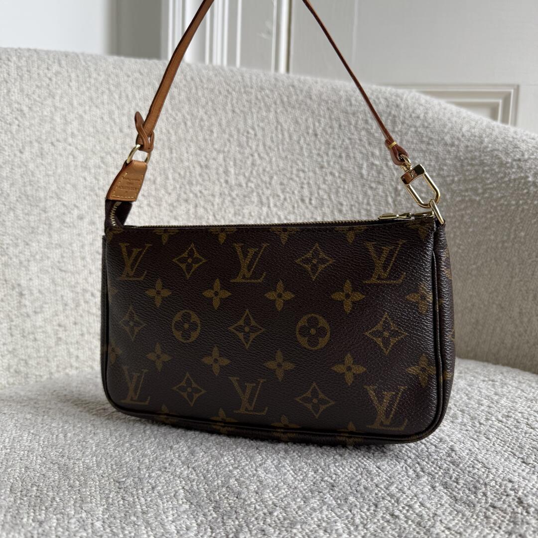 2003 Louis Vuitton Monogram Pochette Accessories Shoulder Bag