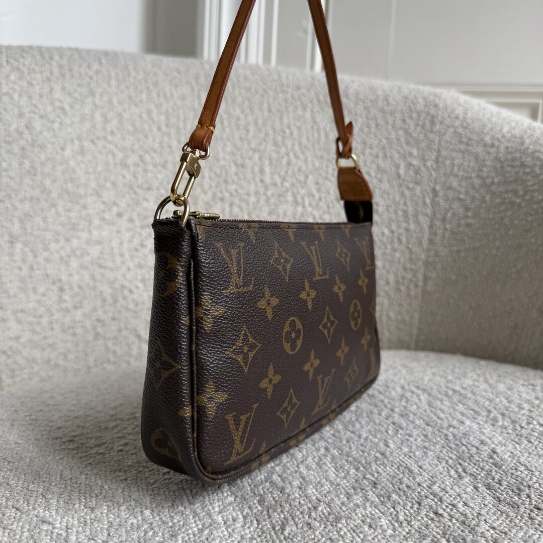 2003 Louis Vuitton Monogram Pochette Accessories Shoulder Bag