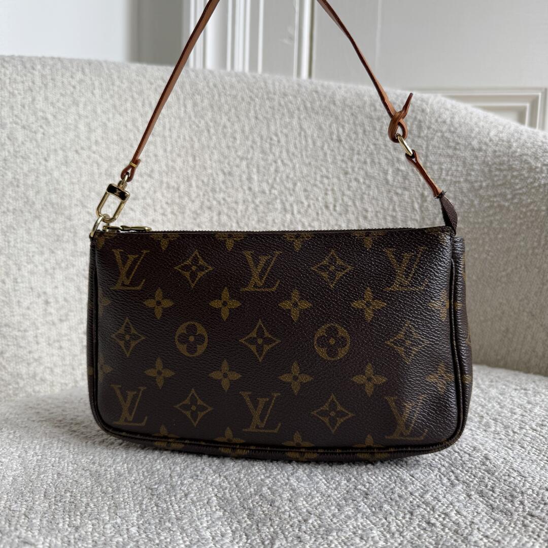 2003 Louis Vuitton Monogram Pochette Accessories Shoulder Bag