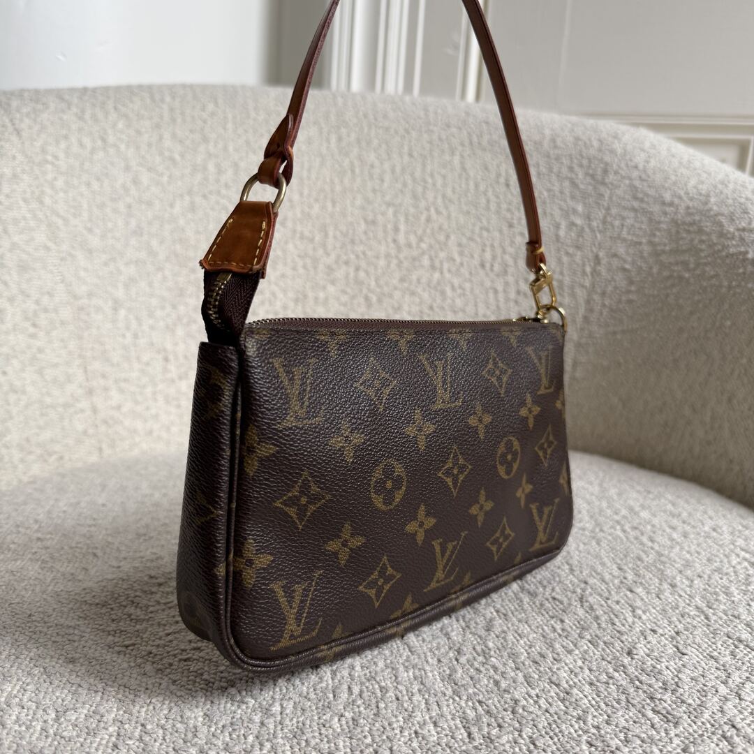 2003 Louis Vuitton Monogram Pochette Accessories Shoulder Bag