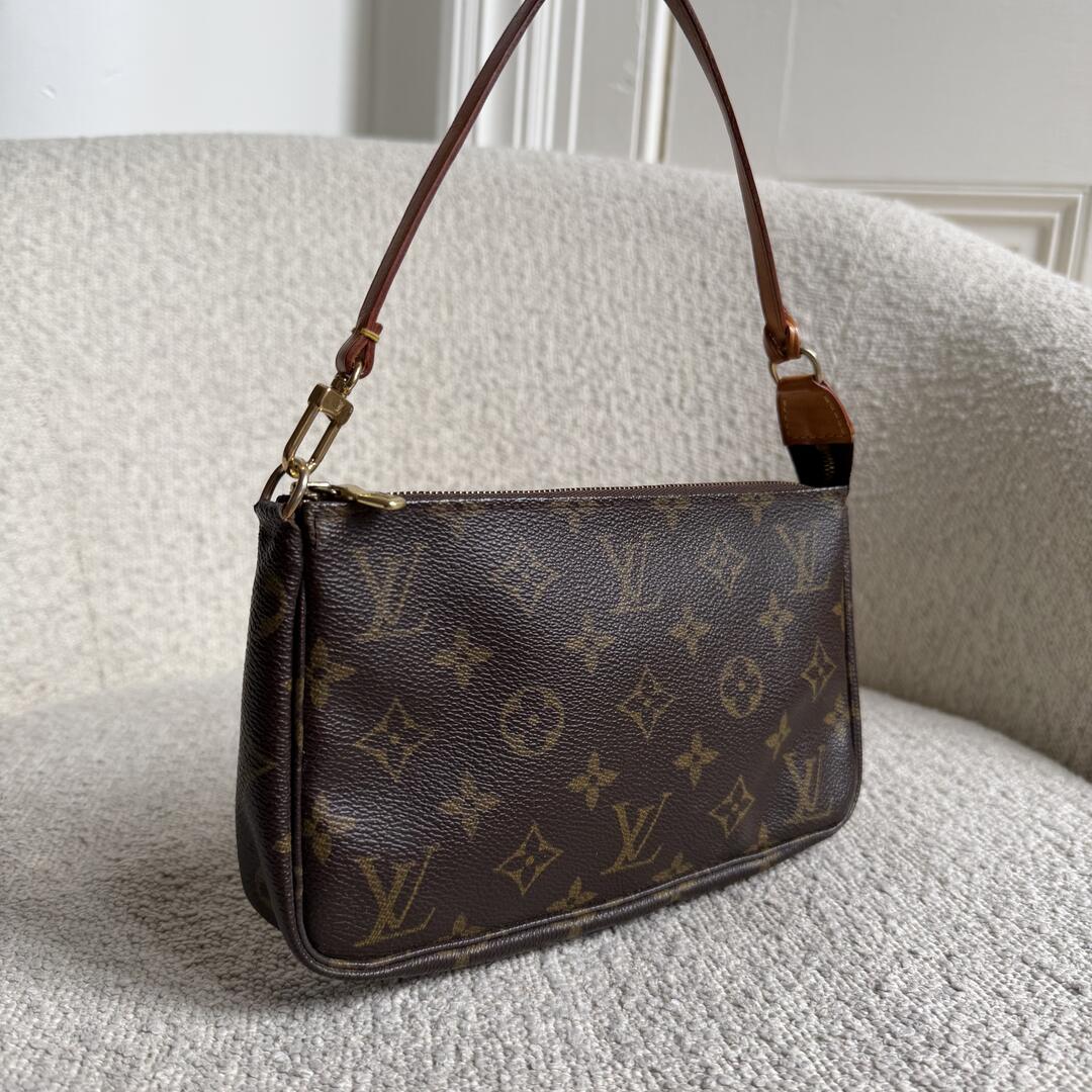 2003 Louis Vuitton Monogram Pochette Accessories Shoulder Bag