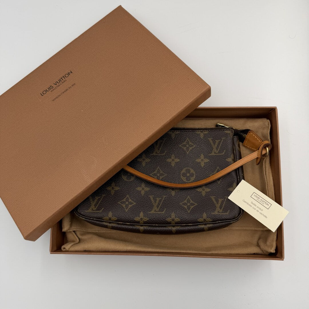 2002 Louis Vuitton Monogram Pochette Accessories Shoulder Bag