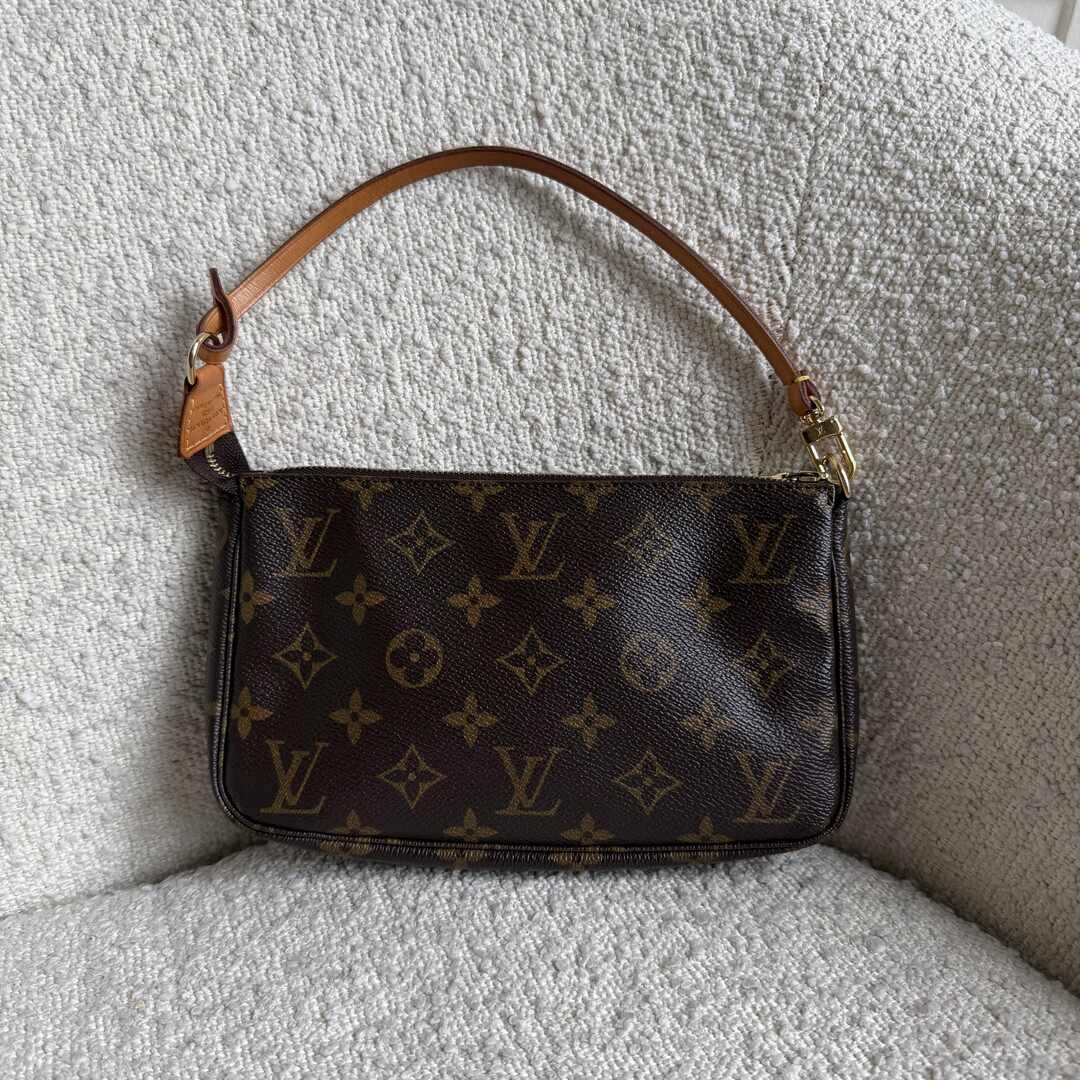 2002 Louis Vuitton Monogram Pochette Accessories Shoulder Bag