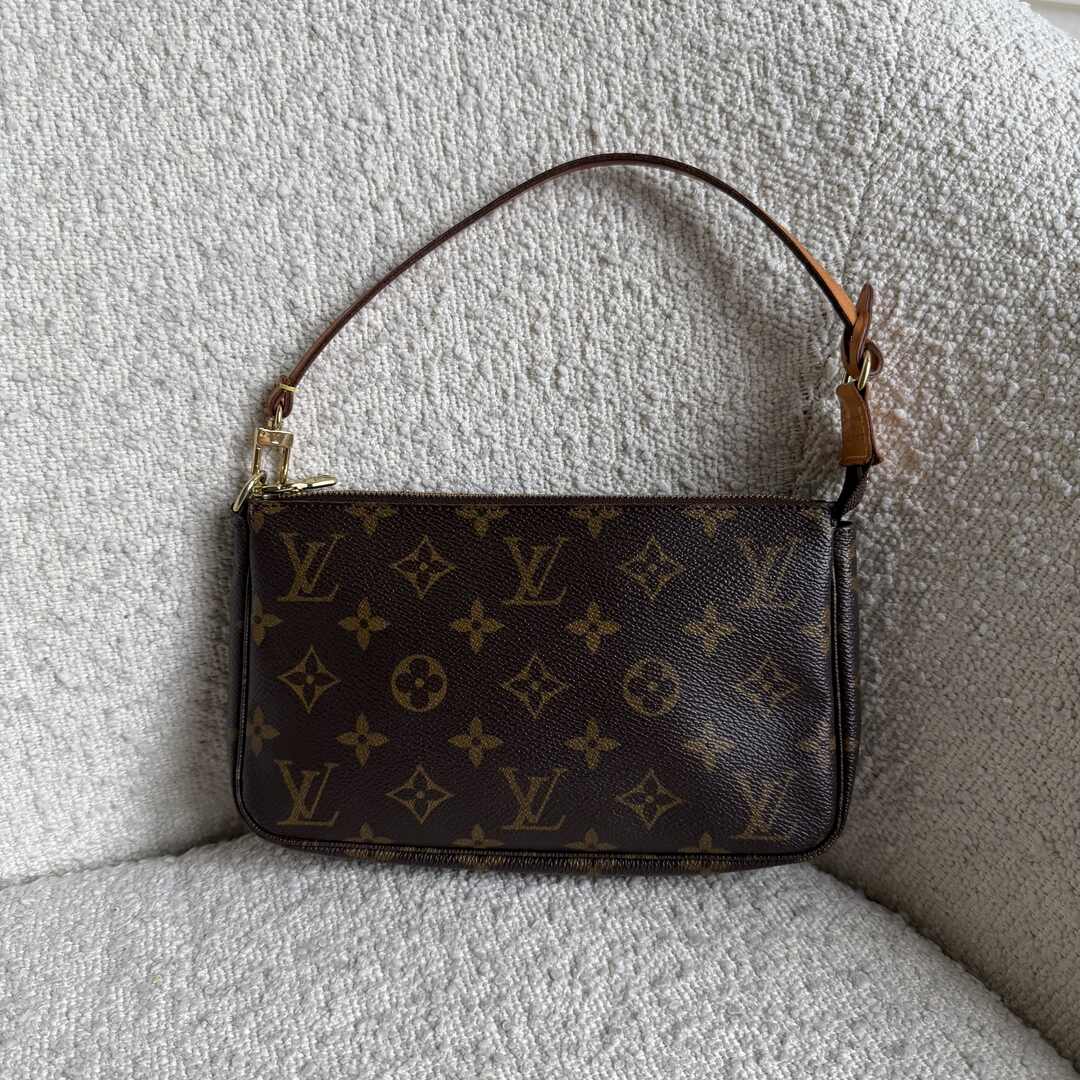 2002 Louis Vuitton Monogram Pochette Accessories Shoulder Bag