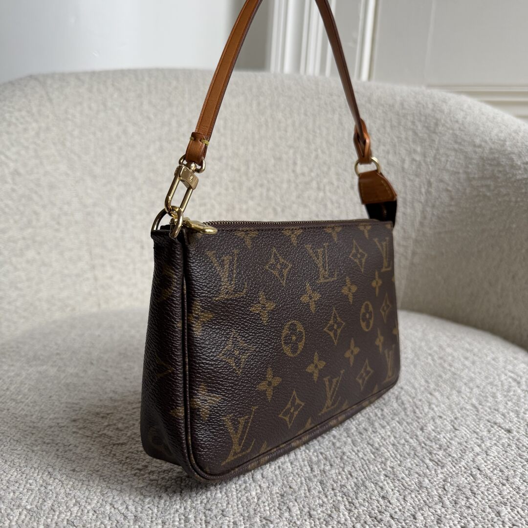 2002 Louis Vuitton Monogram Pochette Accessories Shoulder Bag