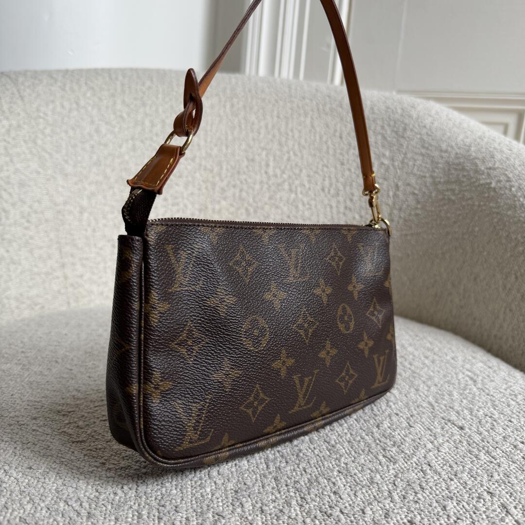 2002 Louis Vuitton Monogram Pochette Accessories Shoulder Bag