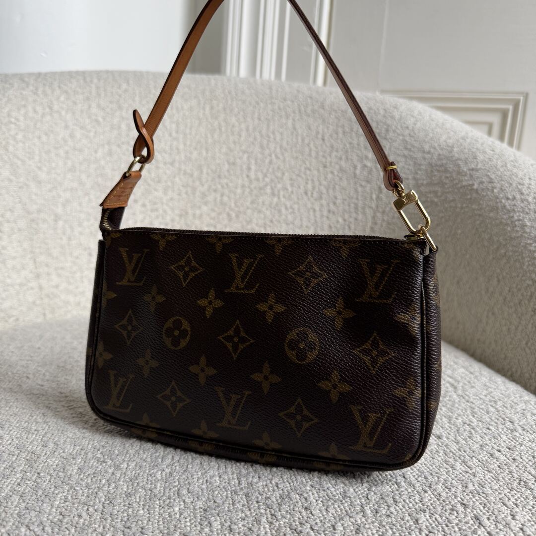 2002 Louis Vuitton Monogram Pochette Accessories Shoulder Bag