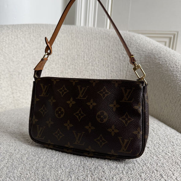 2002 Louis Vuitton Monogram Pochette Accessories Shoulder Bag