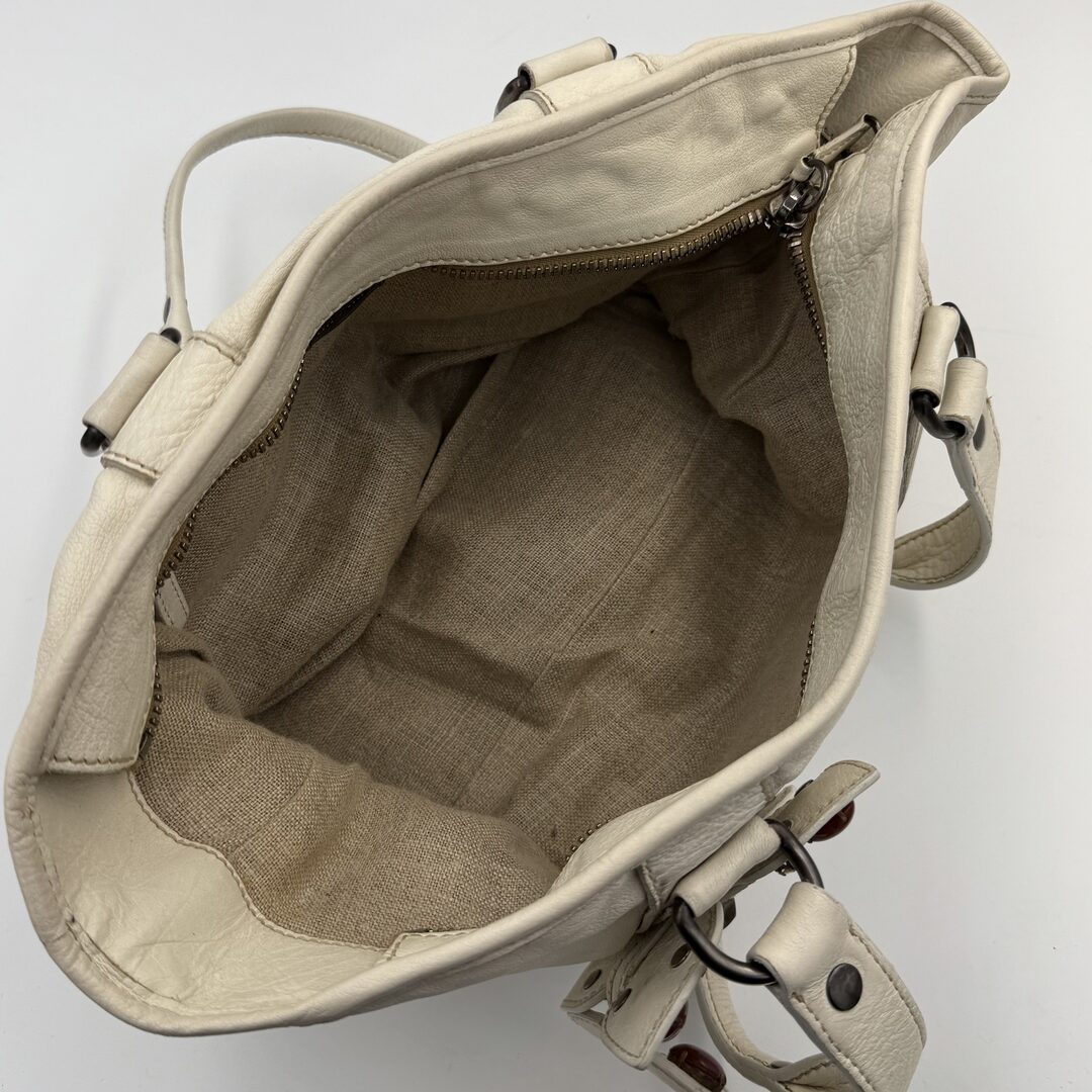 2000s Miu Miu White Leather Flower Shoulder Bag