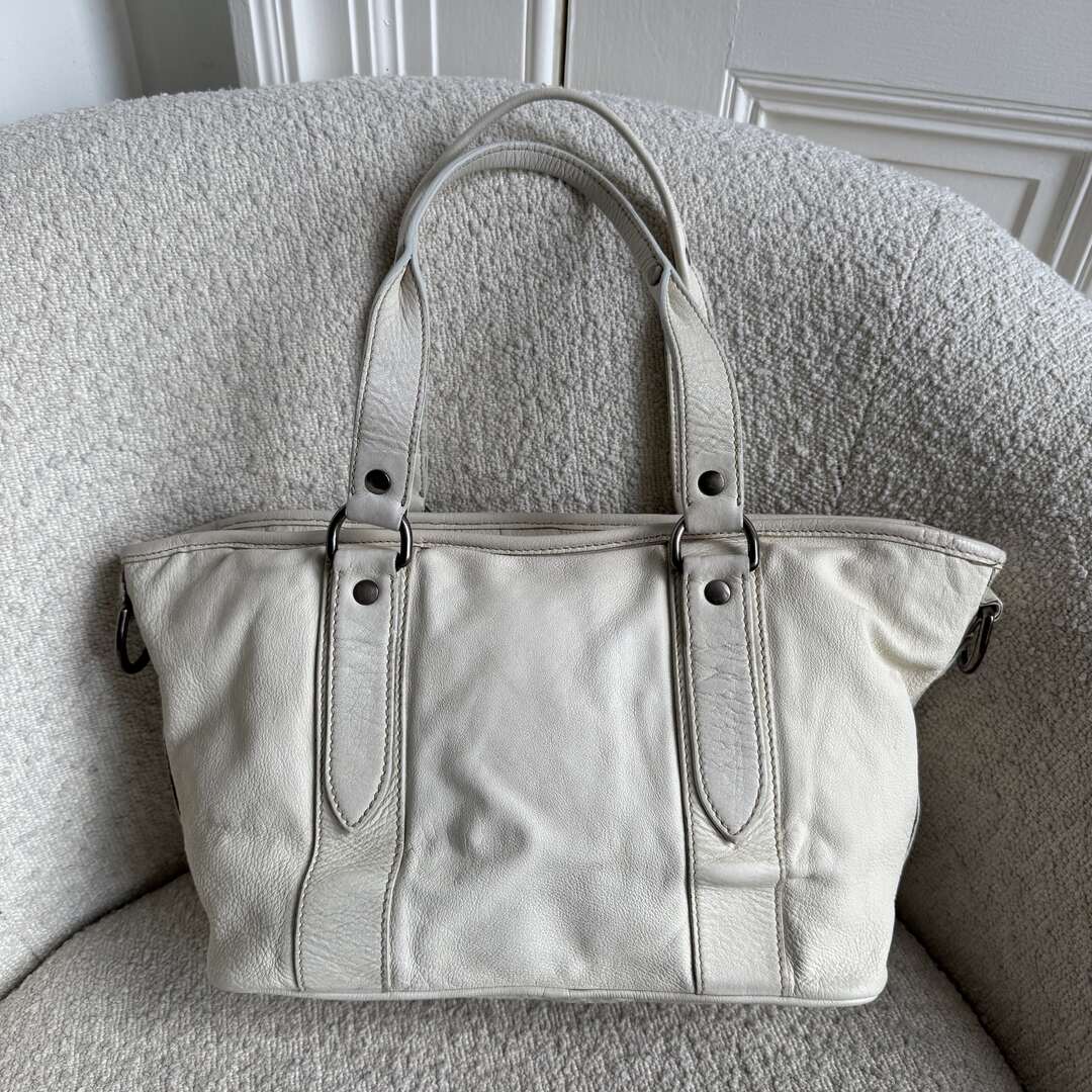2000s Miu Miu White Leather Flower Shoulder Bag