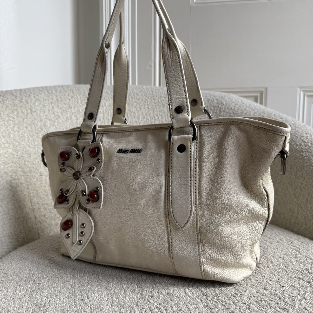 2000s Miu Miu White Leather Flower Shoulder Bag