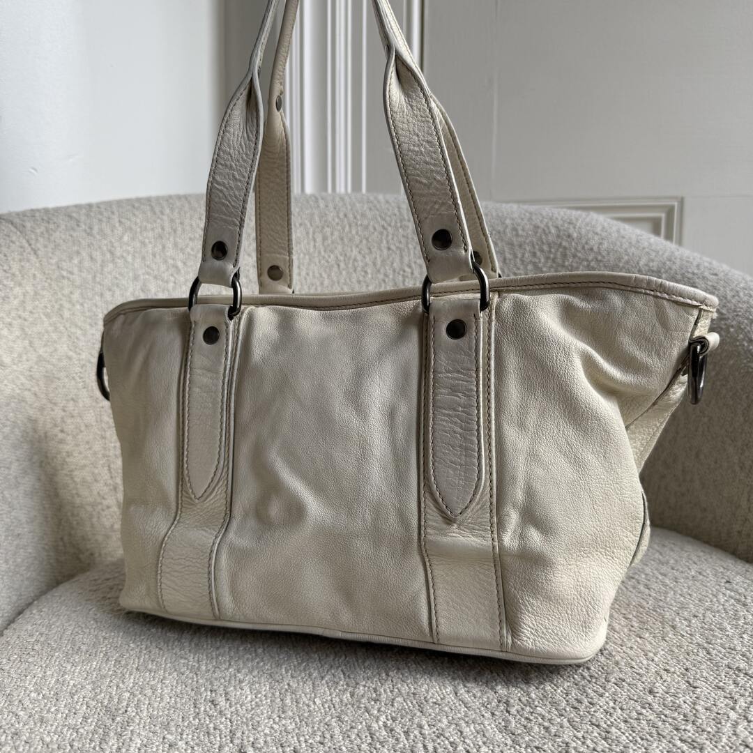 2000s Miu Miu White Leather Flower Shoulder Bag