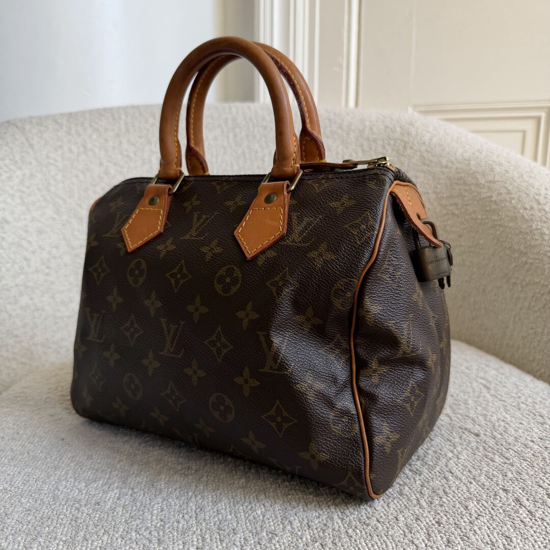 Louis Vuitton Monogram Speedy 25 Handbag