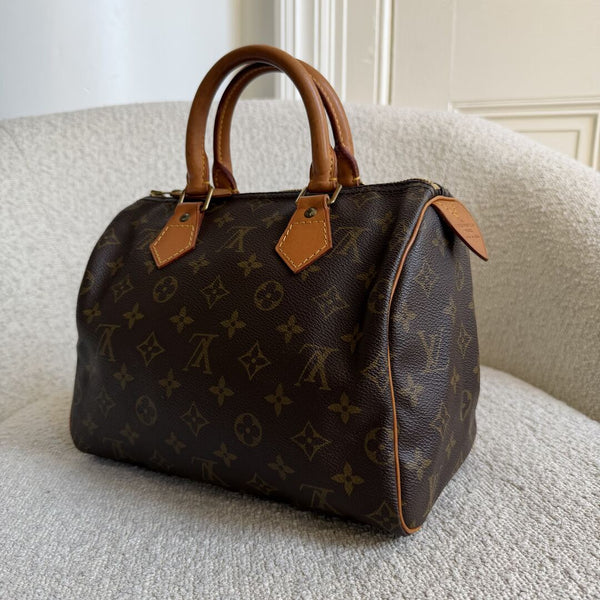 Louis Vuitton Monogram Speedy 25 Handbag