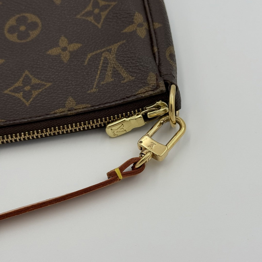 2002 Louis Vuitton Monogram Pochette Accessories Shoulder Bag
