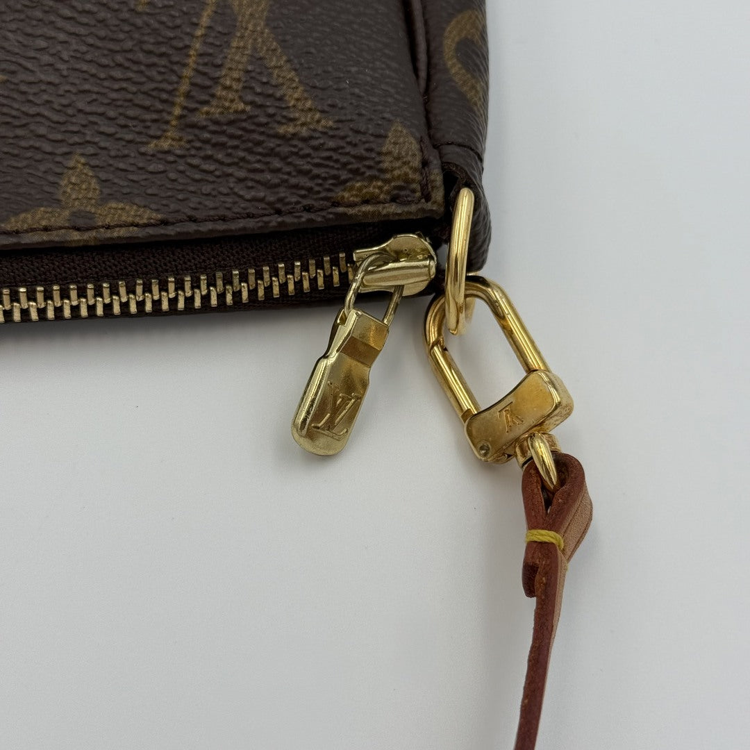2000 Louis Vuitton Monogram Pochette Accessories Shoulder Bag