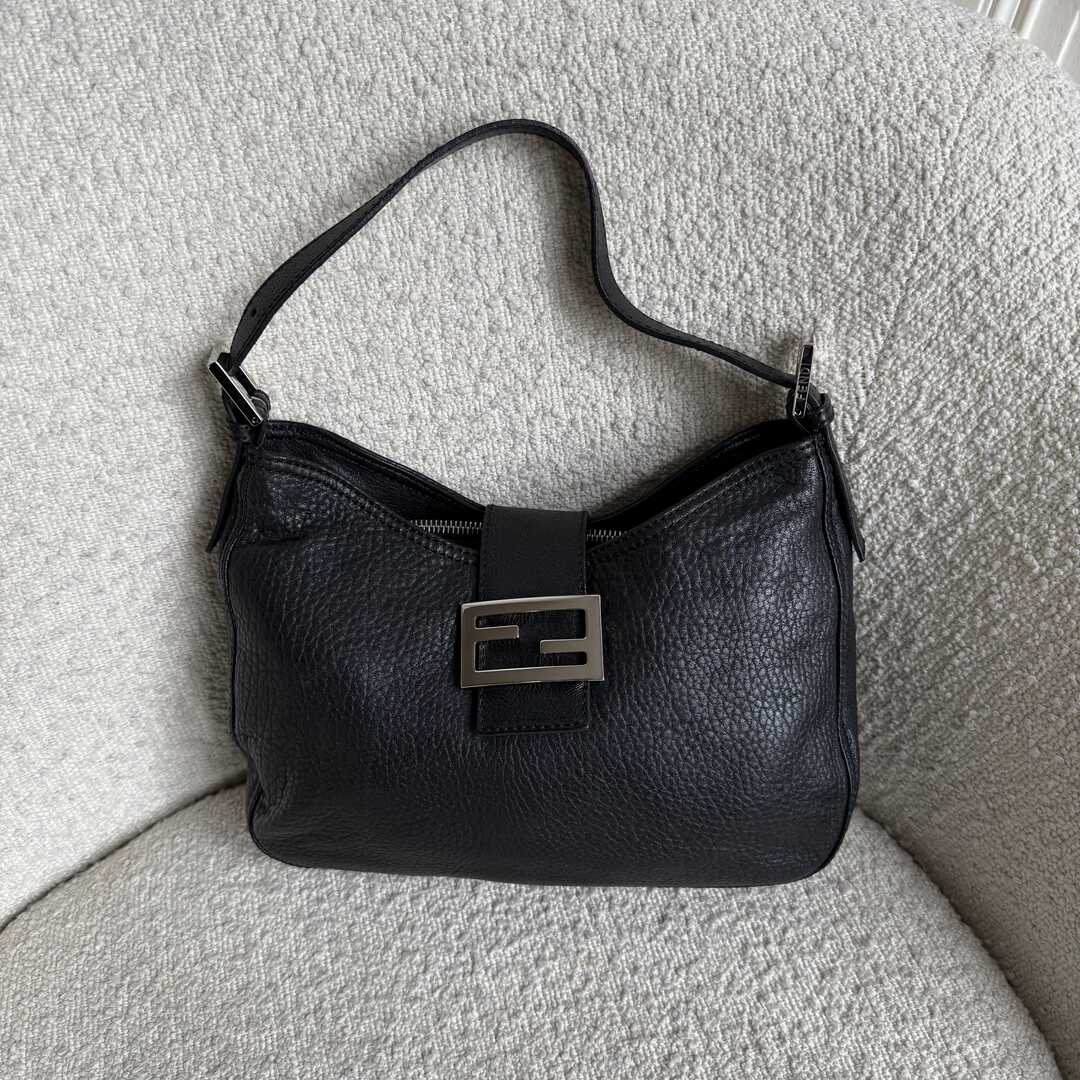 Fendi Baguette Hobo Black Leather Shoulder Bag