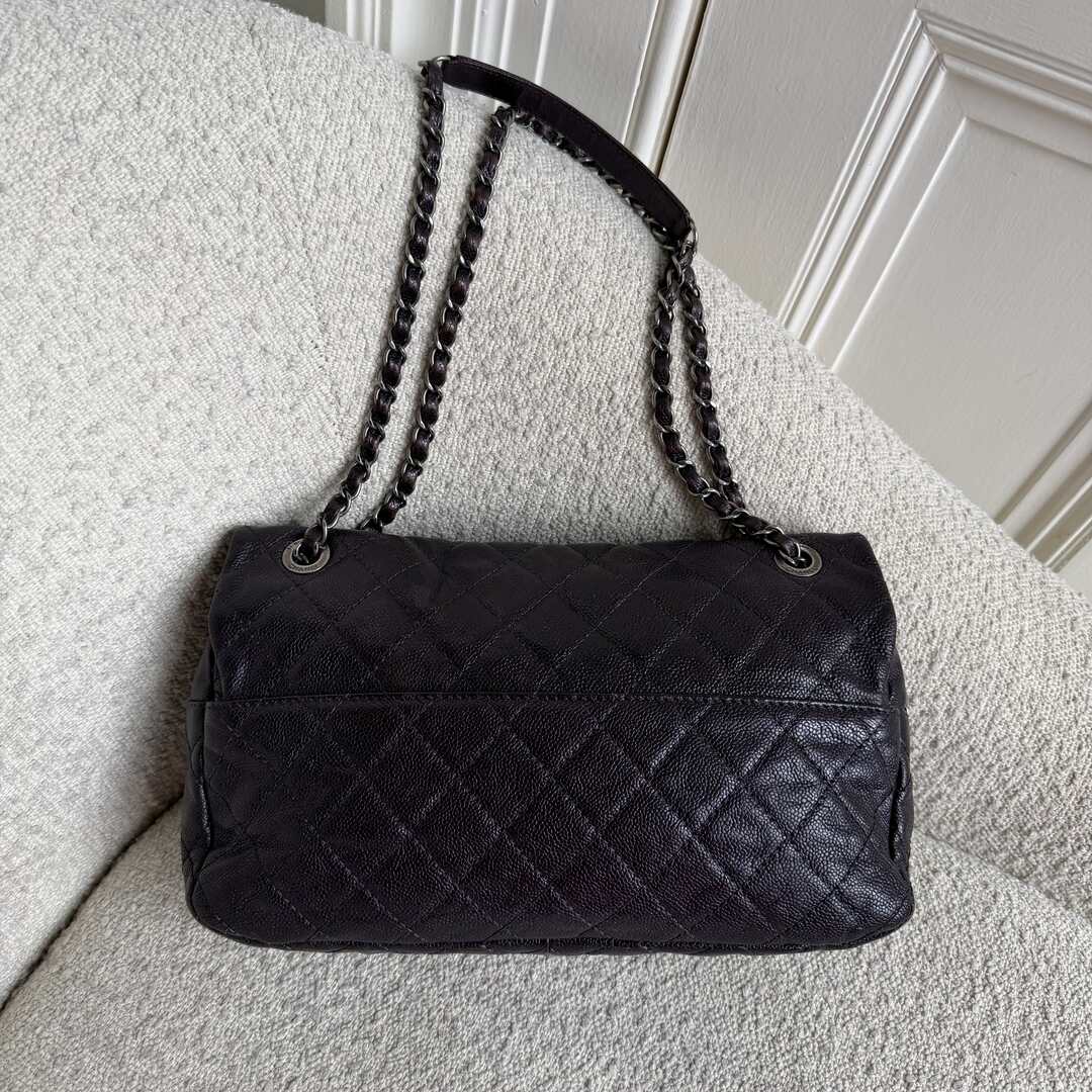 2012 Chanel CC Jumbo Easy Caviar Flap Metallic Purple Shoulder Bag