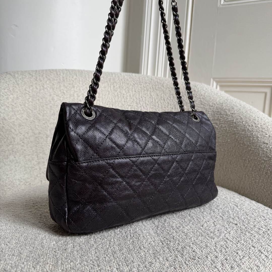 2012 Chanel CC Jumbo Easy Caviar Flap Metallic Purple Shoulder Bag