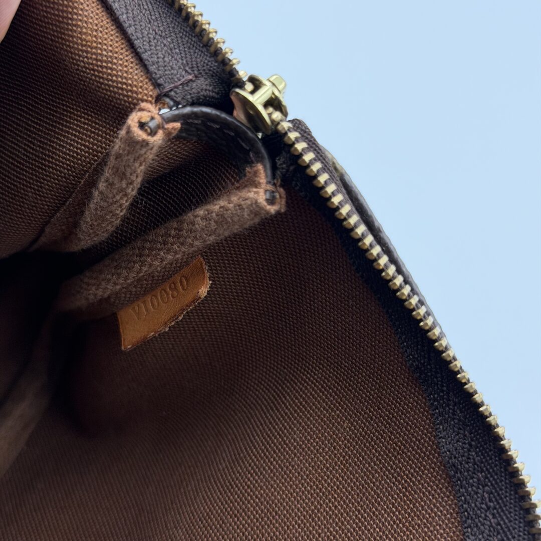 2000 Louis Vuitton Monogram Pochette Accessories Shoulder Bag