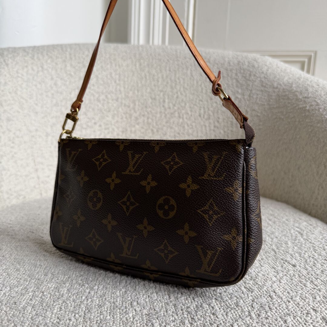 2000 Louis Vuitton Monogram Pochette Accessories Shoulder Bag