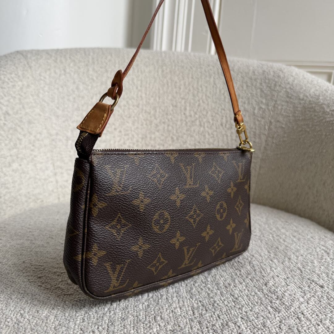 2000 Louis Vuitton Monogram Pochette Accessories Shoulder Bag