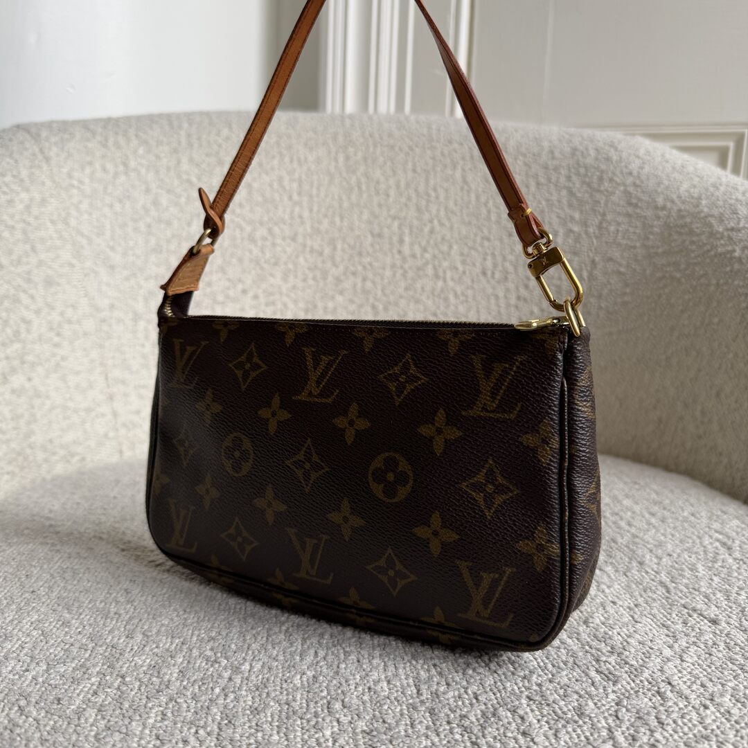 2000 Louis Vuitton Monogram Pochette Accessories Shoulder Bag