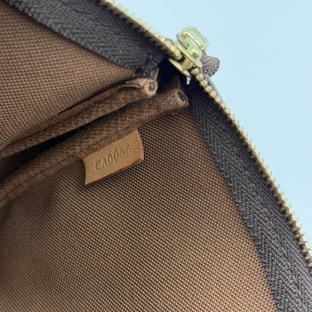 2005 Louis Vuitton Monogram Pochette Accessories Shoulder Bag