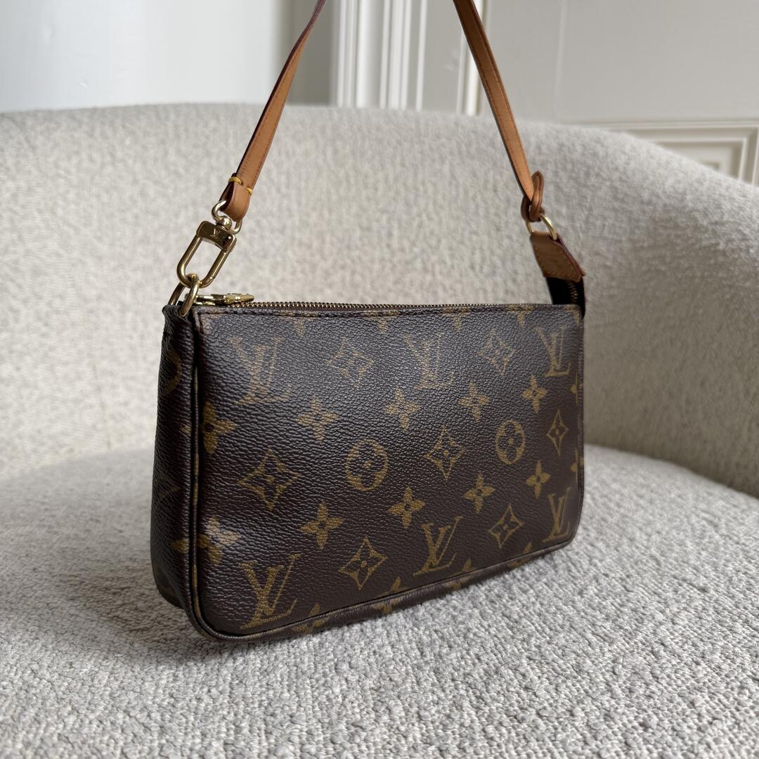 2005 Louis Vuitton Monogram Pochette Accessories Shoulder Bag