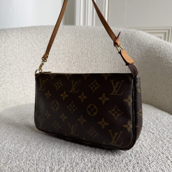 2005 Louis Vuitton Monogram Pochette Accessories Shoulder Bag