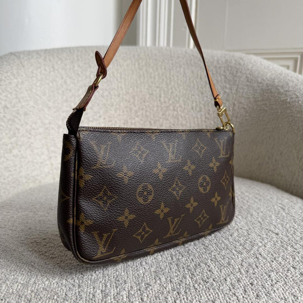 2005 Louis Vuitton Monogram Pochette Accessories Shoulder Bag