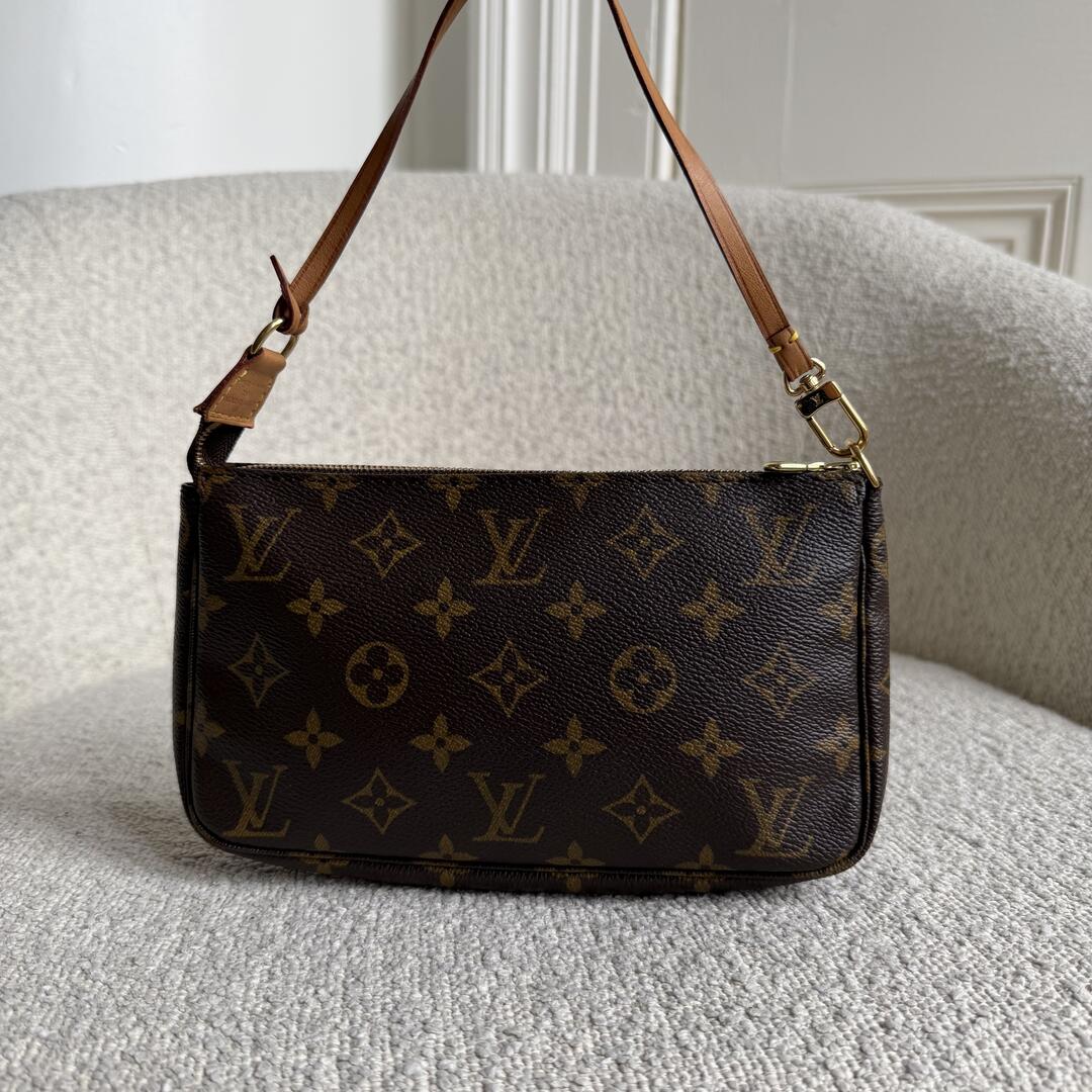 2005 Louis Vuitton Monogram Pochette Accessories Shoulder Bag