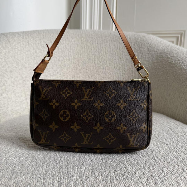 2005 Louis Vuitton Monogram Pochette Accessories Shoulder Bag